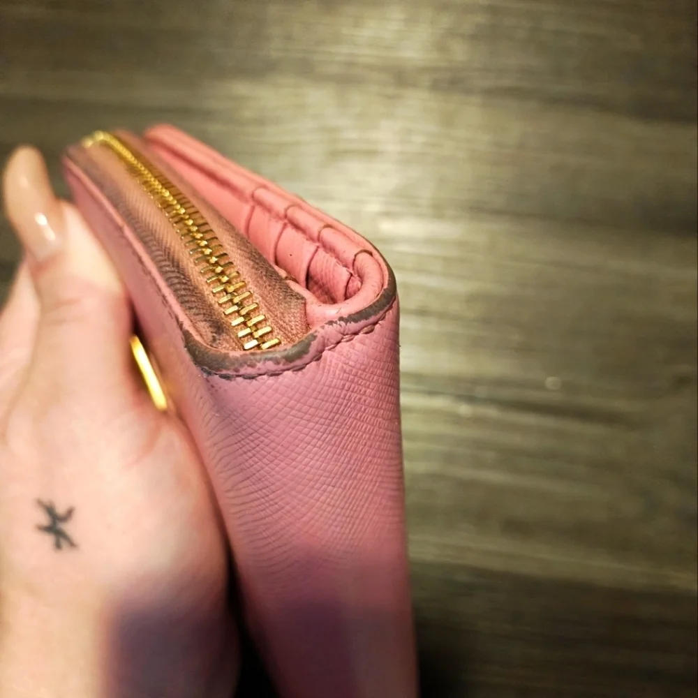 Prada pink single