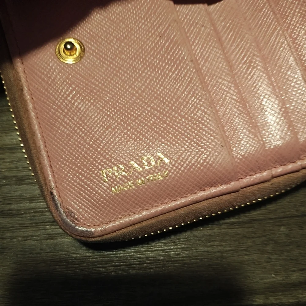 Prada item closure enameled