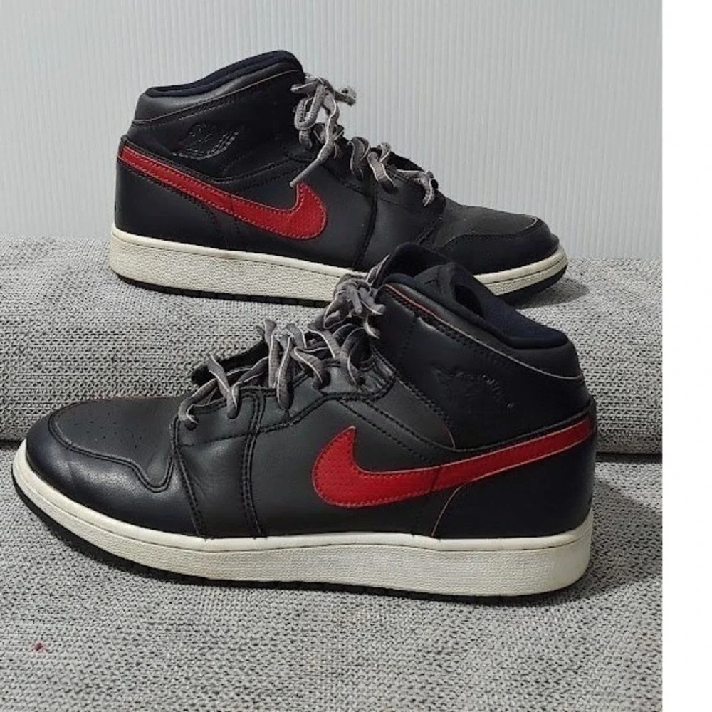 Nike pair air