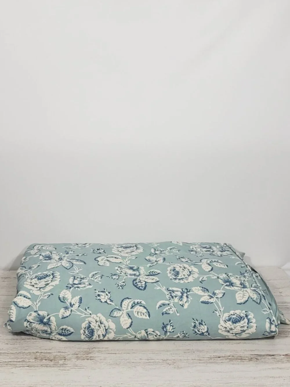 Ralph Lauren  Meadowland  Blue White Floral Roses  King Duvet
