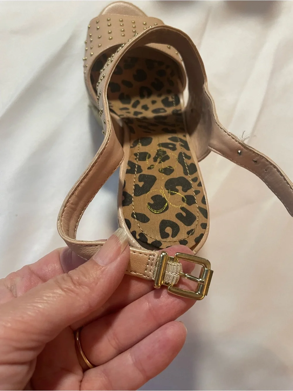 Jessica Simpson Women’s Gold Studded Tan Platform Wedge Heels Sz 8 1/2B (38 1/2)