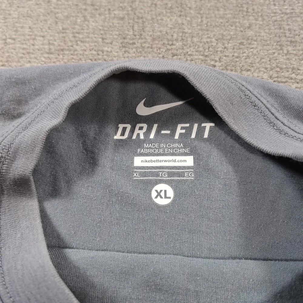 Nike Dri-Fit Lebron‎ James Crown & Arms T-shirt Large Rare Gray Embroidery Fur