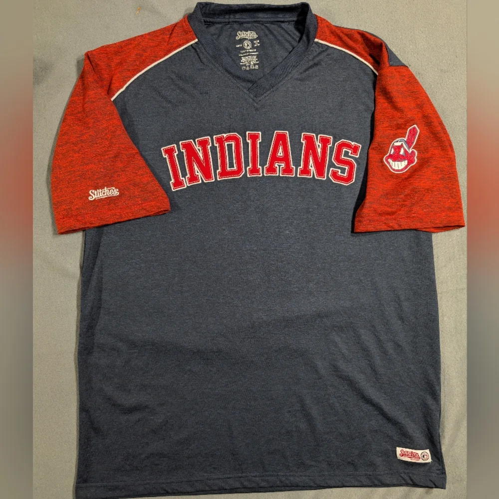 Mens Cleveland‎ Indians TshirtChief Wahoo embroidered blue red collectible Large