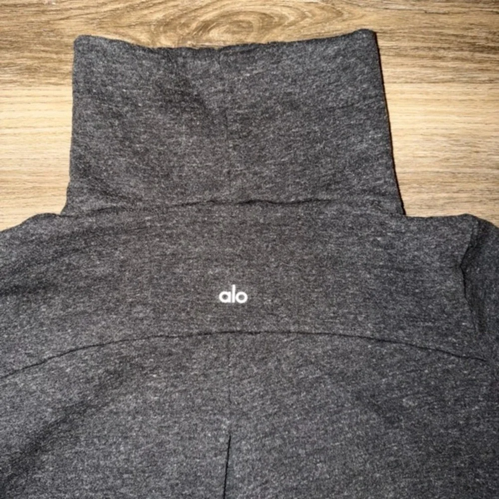 ALO Yoga flaws pairs soft