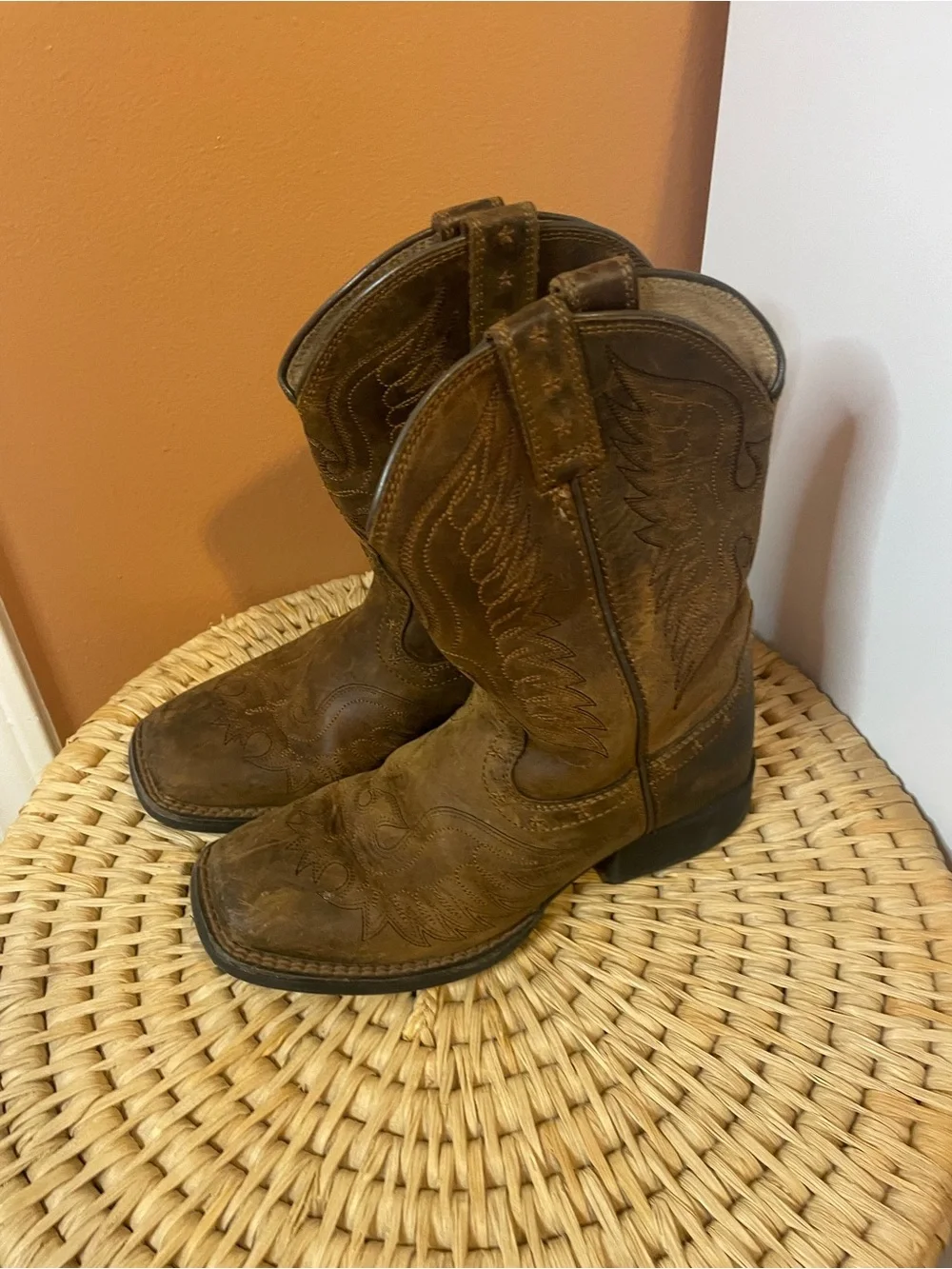 Ariat Boy’s Honor Western Boots Square Toe in Dark Brown Size 1 Barely Worn