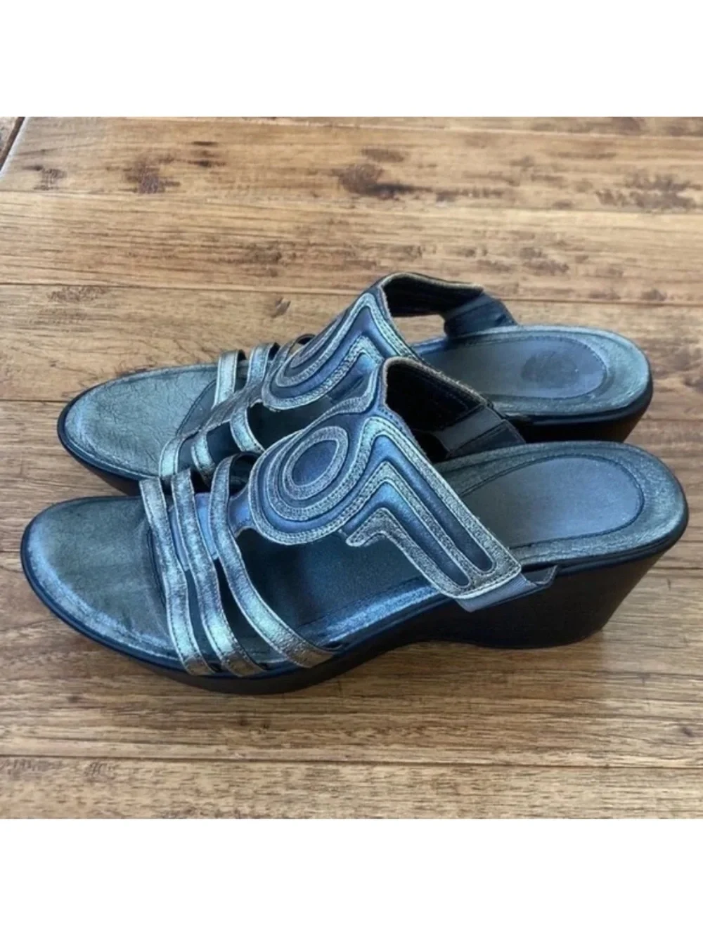 Naot metallic pewter