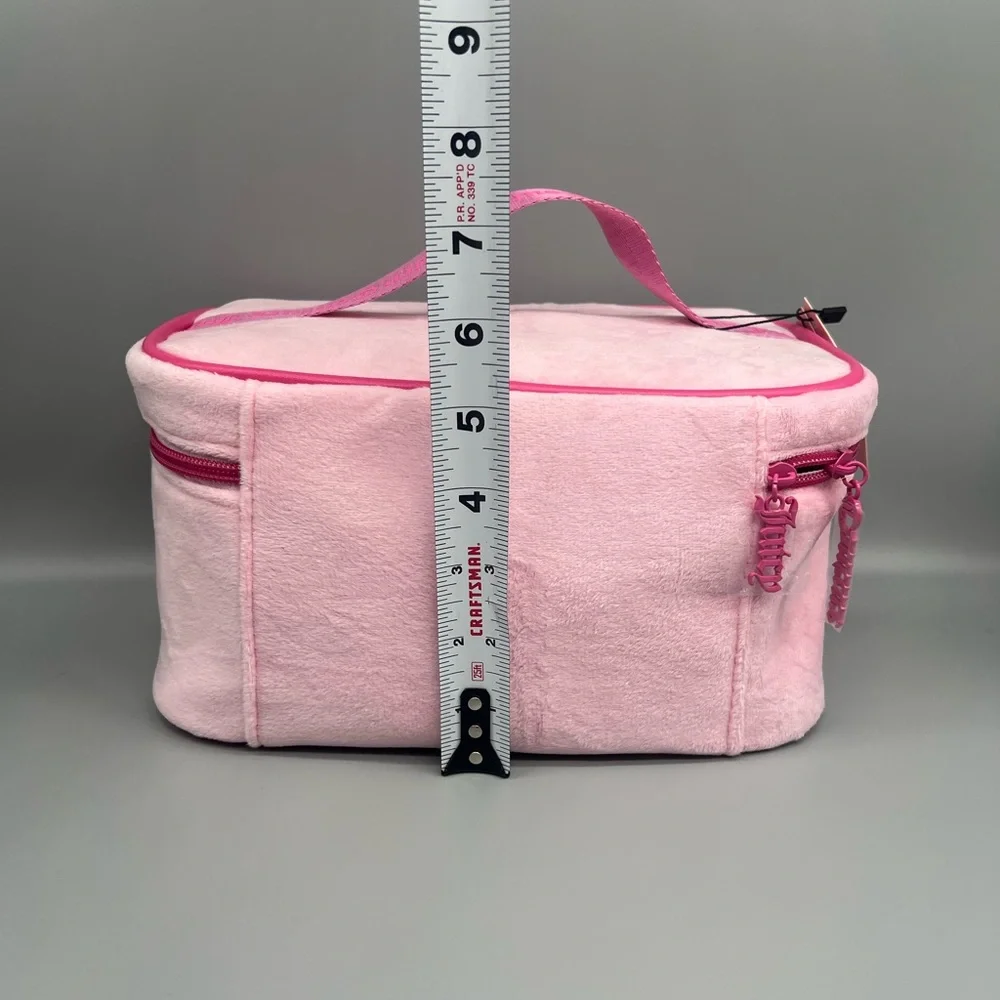 Juicy Couture handle zip closure