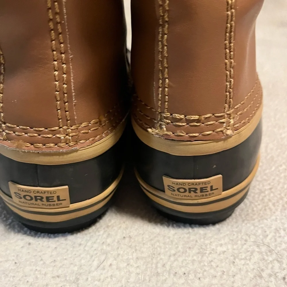 Sorel adjustable lace