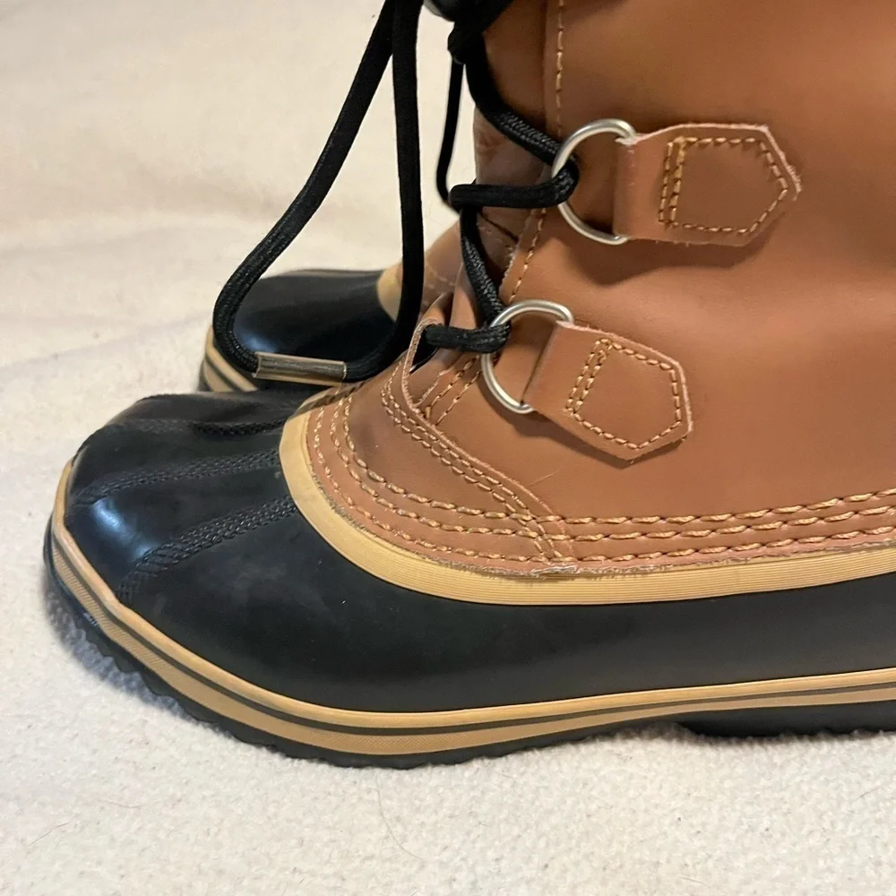 Sorel adjustable lace