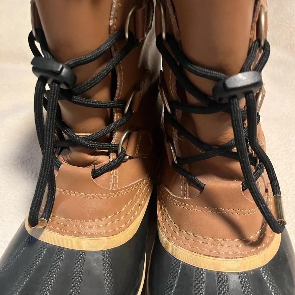 Sorel adjustable lace