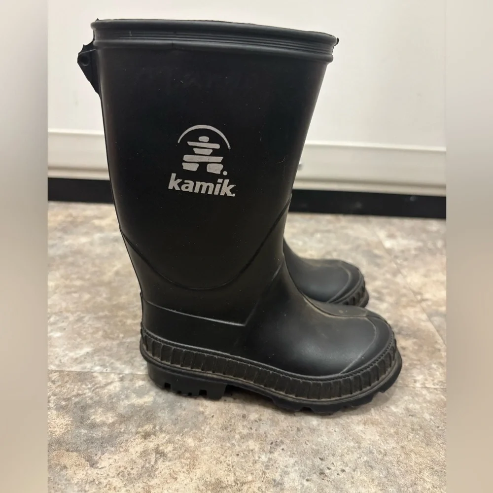 Kamik sleek black