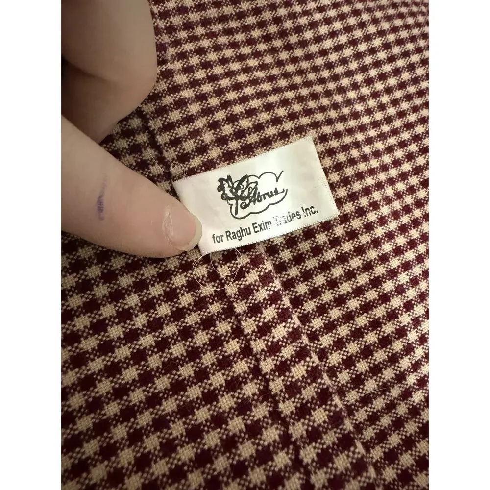 Unbranded floral triangle