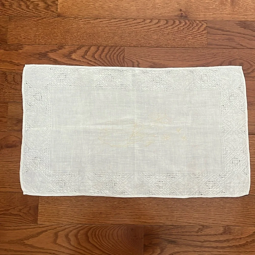 Vintage White Table Runner, Embroidered Needlepoint, 24.5