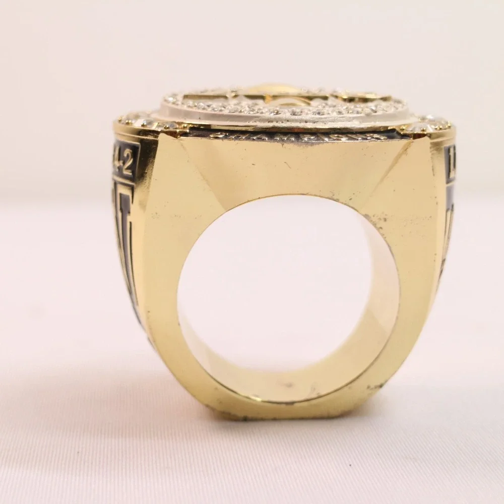 2009 Los Angeles Lakers NBA World Championship Rare Season Paperweight Ring