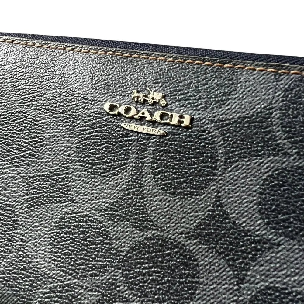 COACH Signature C4452 Long Zipper Wallet. Excellent condition!
