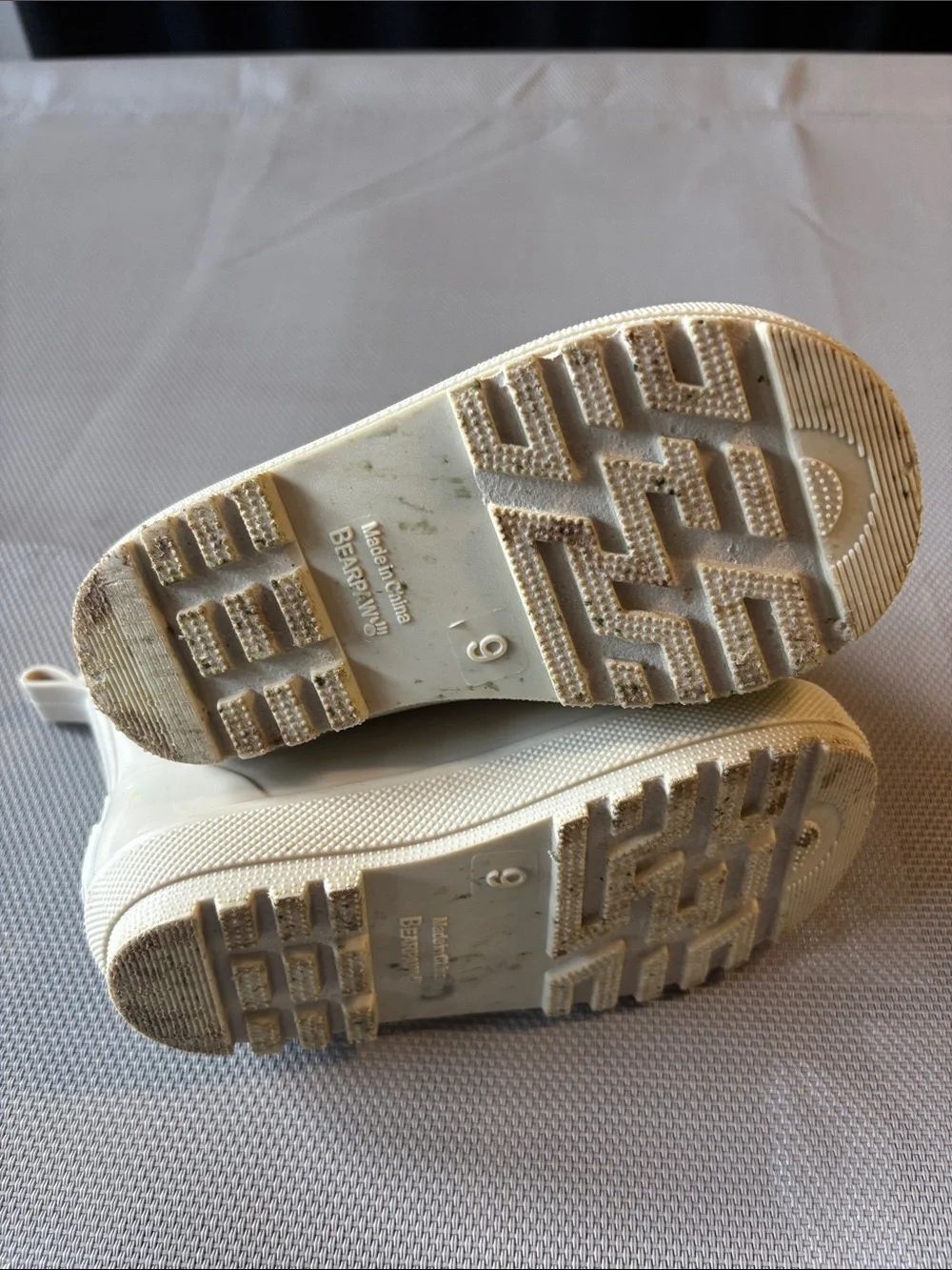 BearPaw glossy cream