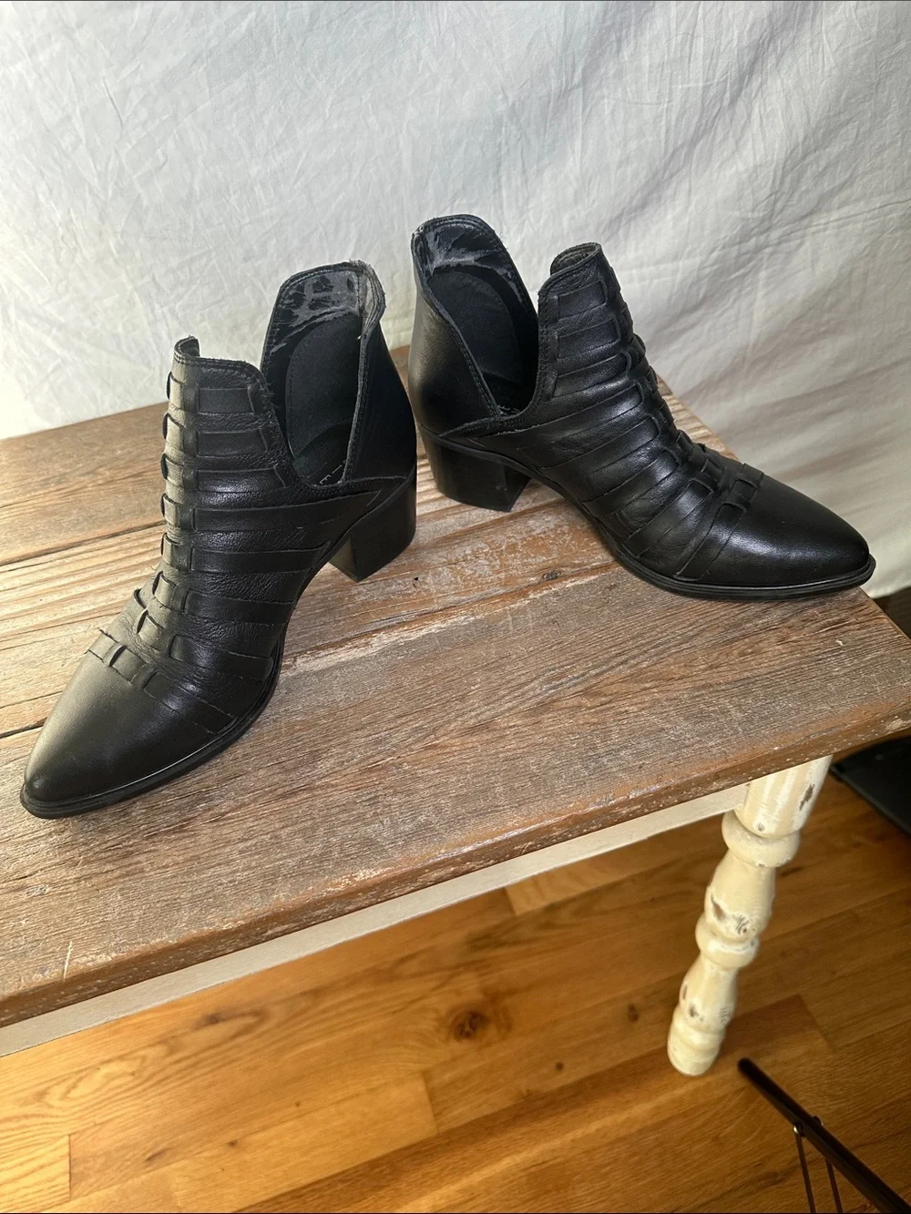 Steve Madden sleek ankle
