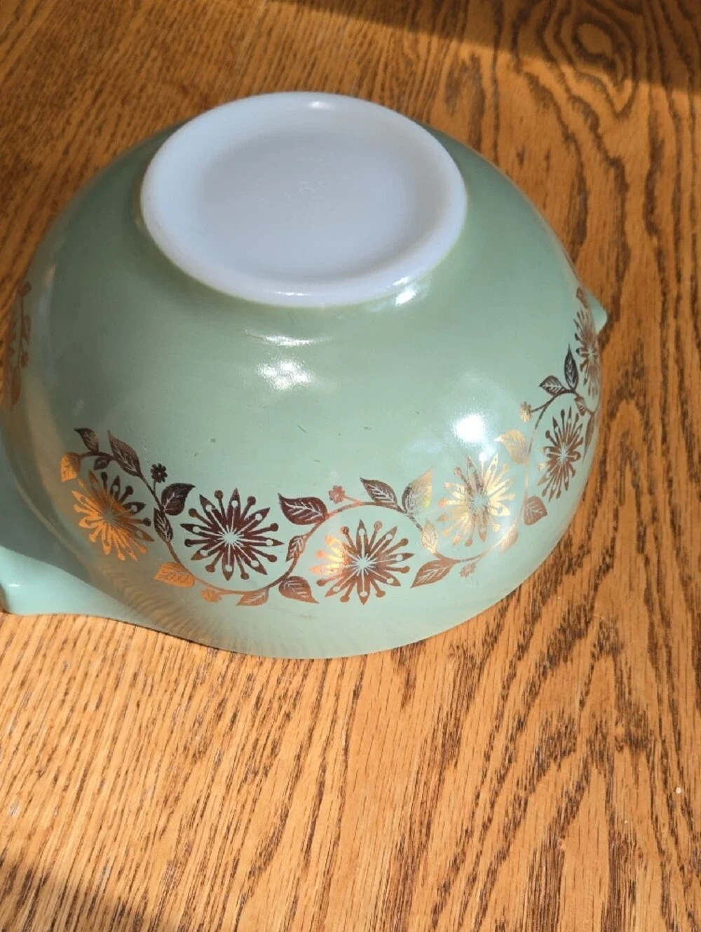 Pyrex glossy pale
