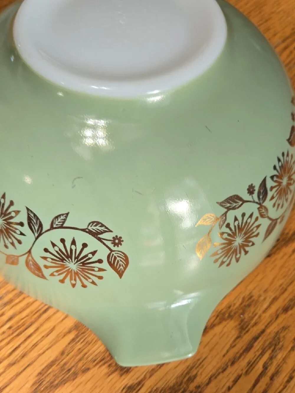 Pyrex glossy pale