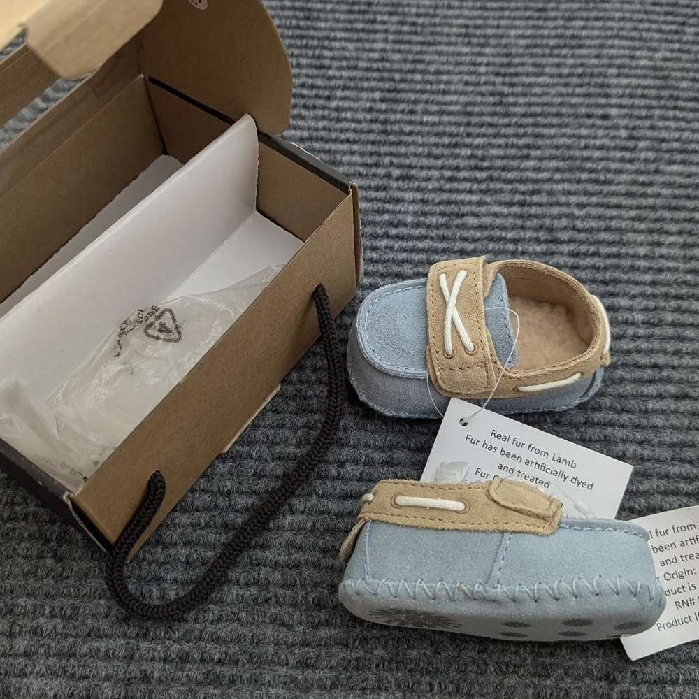 NWT Infant UGGs Lamb Fur Shoes Size Extra Small (1) Boat Shoes, Coastal, Preppy