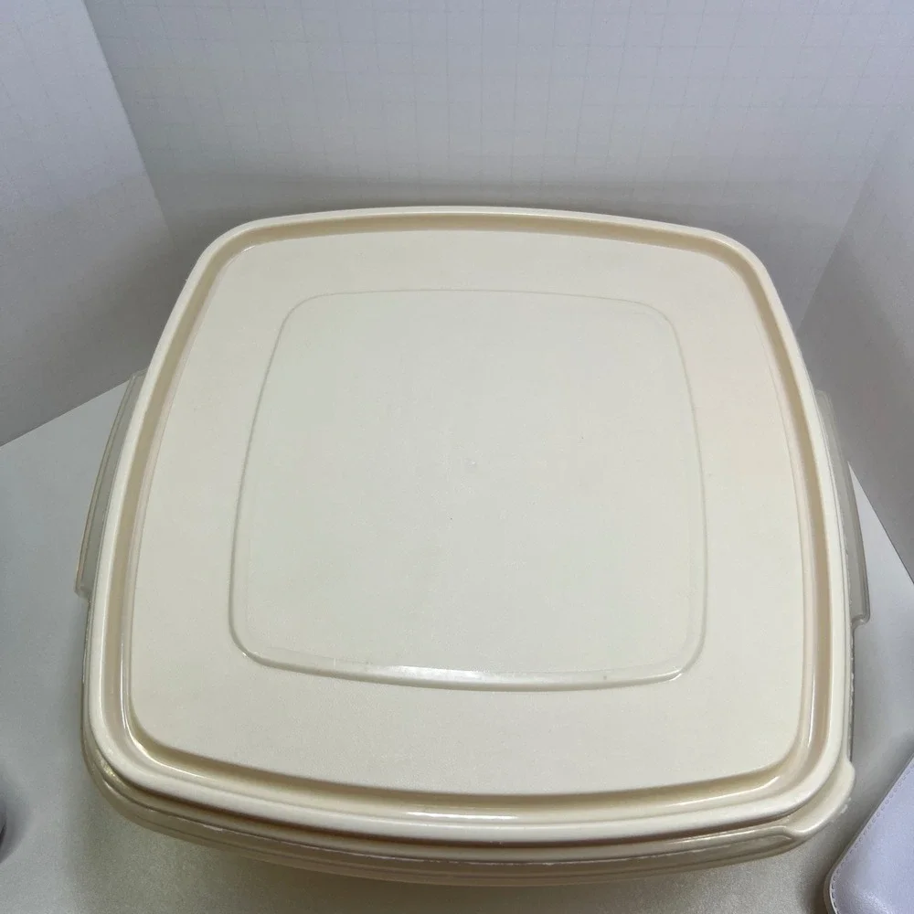 Rubbermaid vintage servin