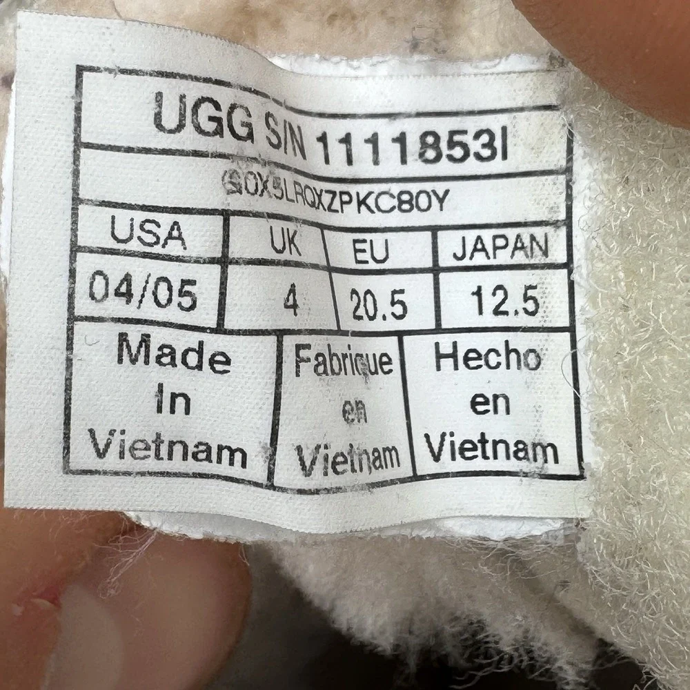 UGG these size