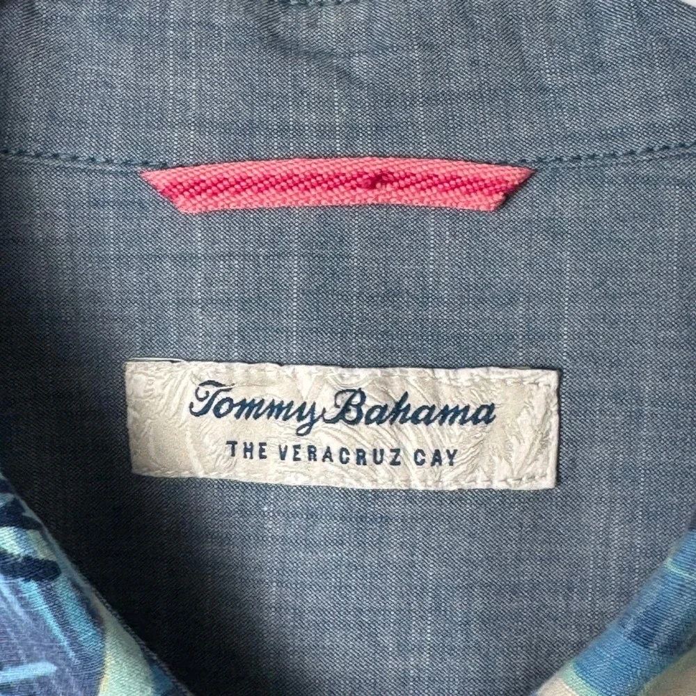 Tommy Bahama Button Up Shirt Mens M Blue Tropical Toucan‎ Veracruz Cay ST325923