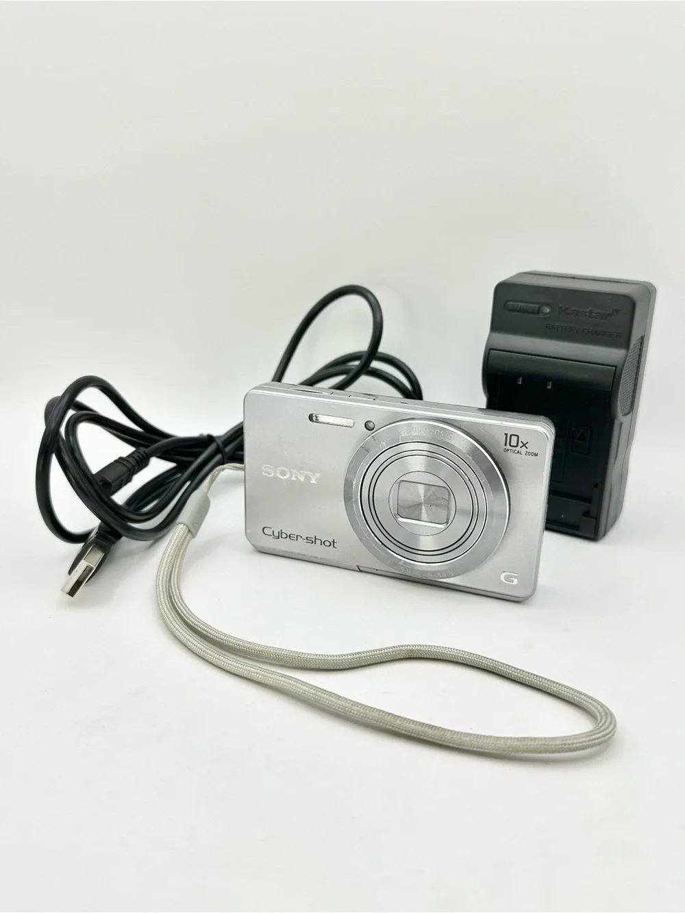 Sony CyberShot DSC W690 Digital Camera 10X w/ Charger & USB Cable