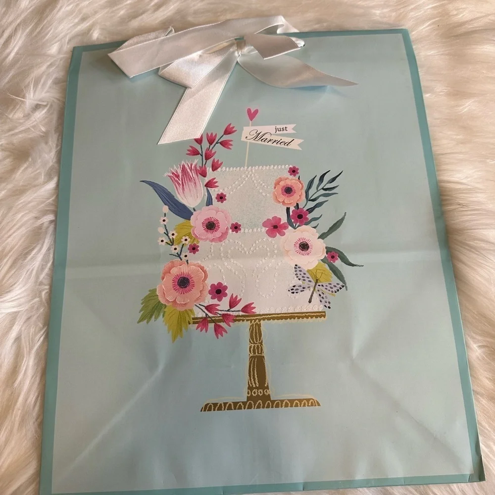 🩵5/$8 Floral Just Married Gift Bag