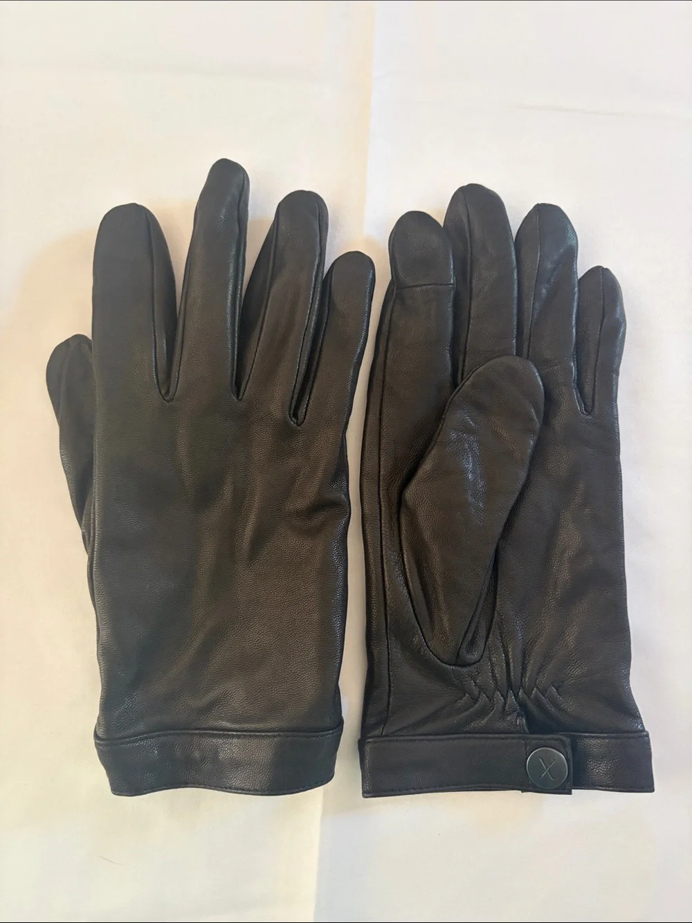 Express Women’s Gloves with Snap Detail