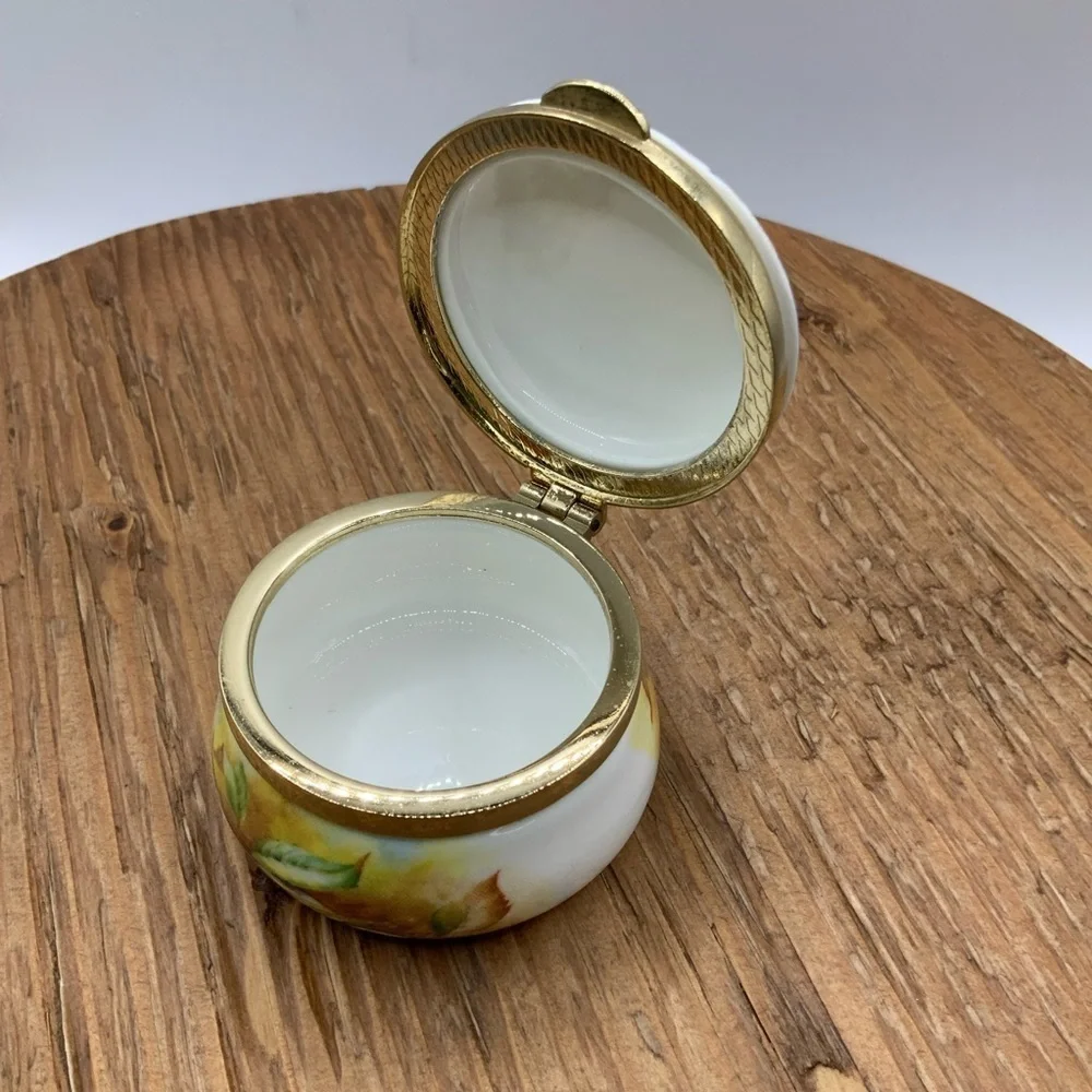 Vintage pre owned