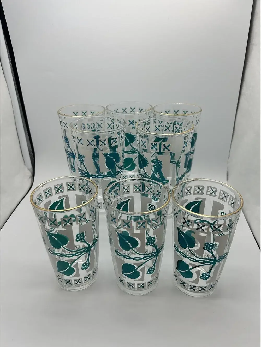8 Hazel Atlas Green/White Ivy Tumblers with Carry Cage