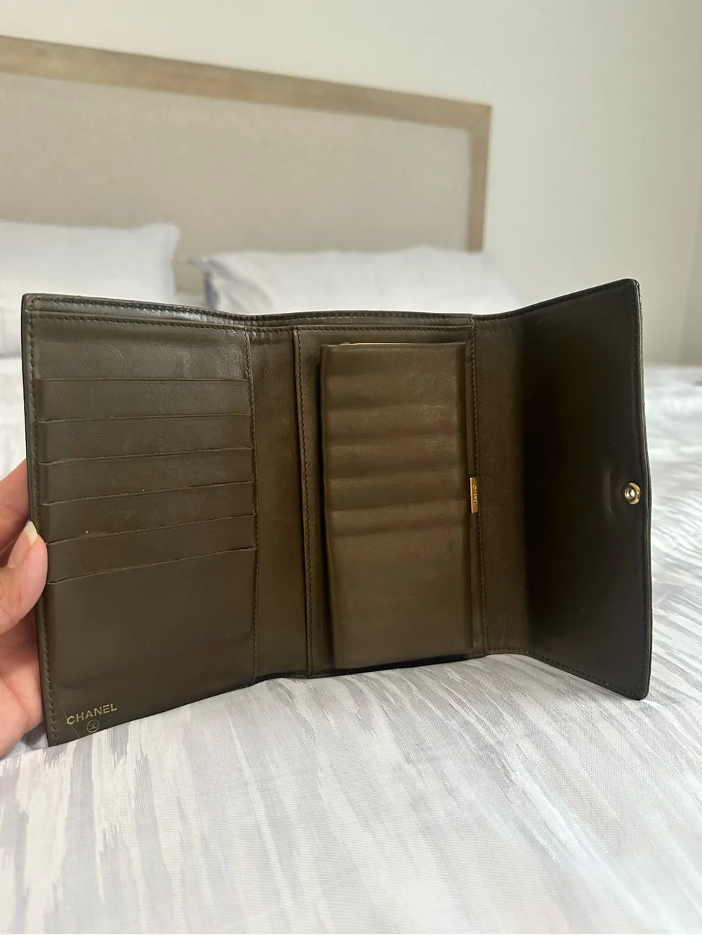 CHANEL guc compact