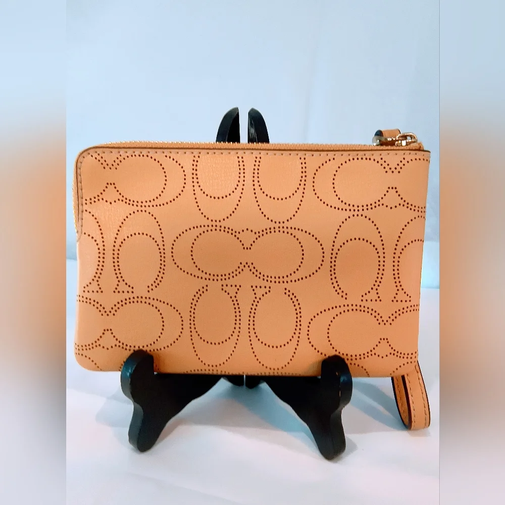 Coach wristlet tan