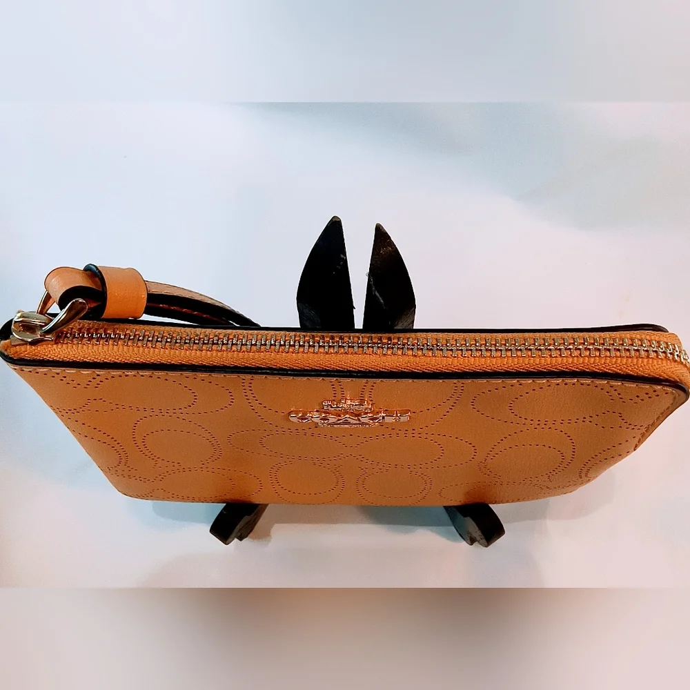 Coach wristlet tan