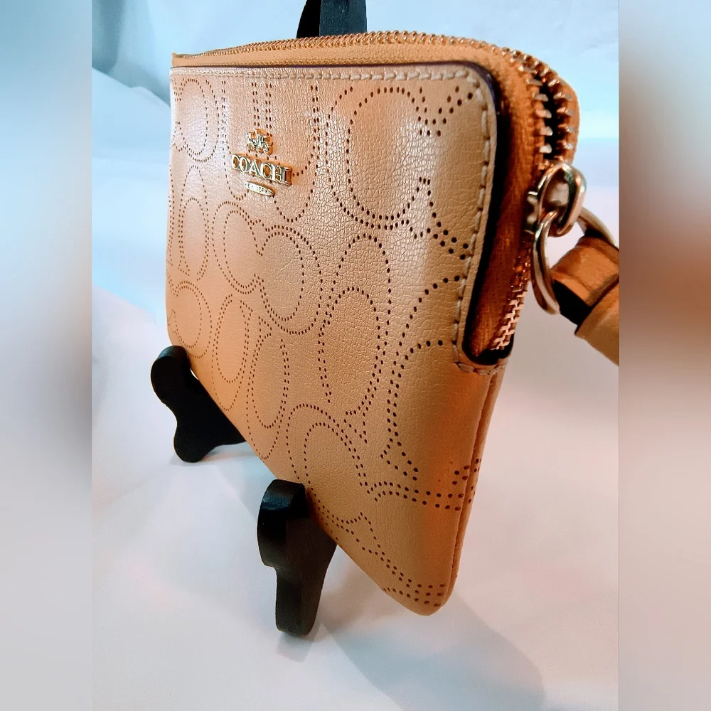 Coach wristlet tan
