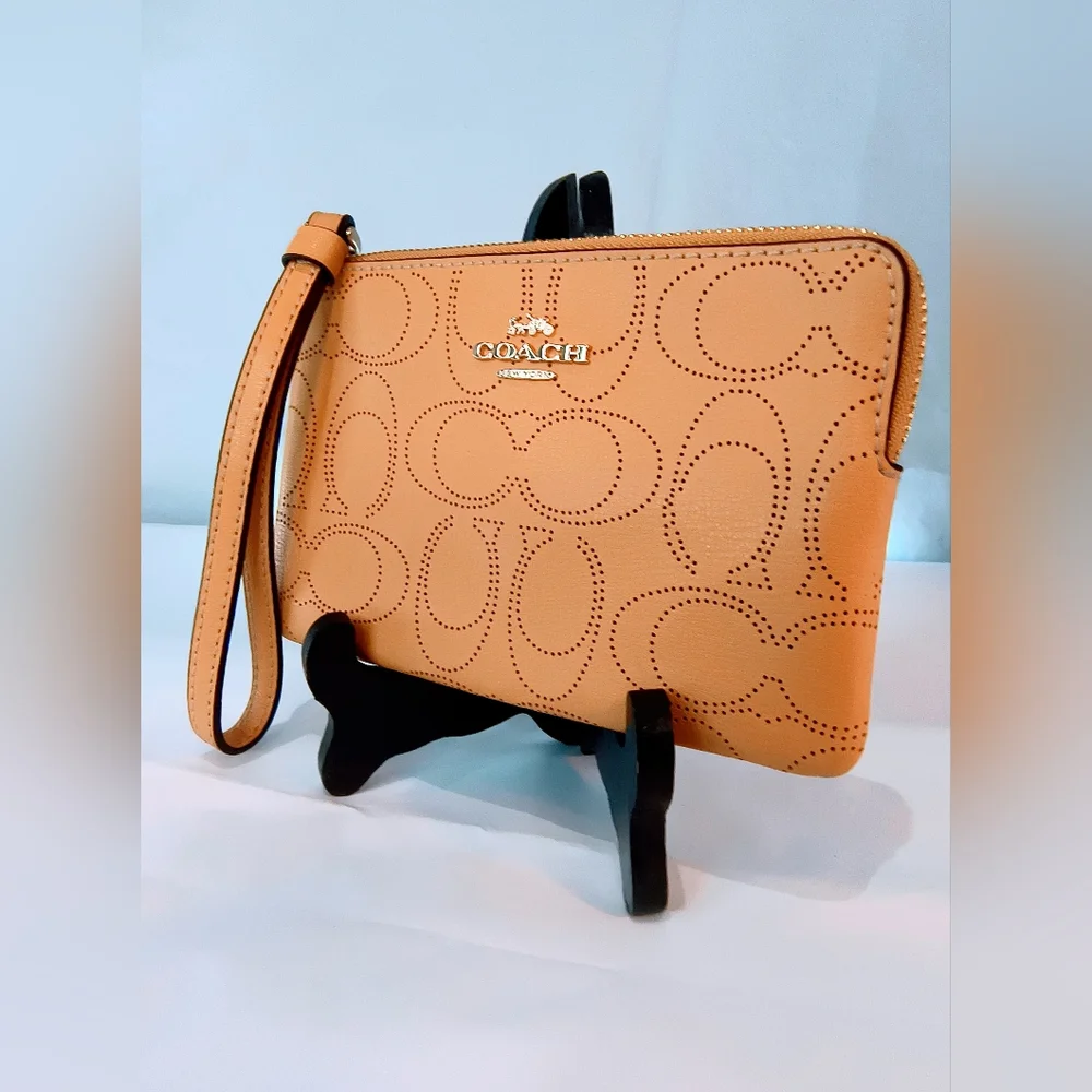 Coach wristlet tan