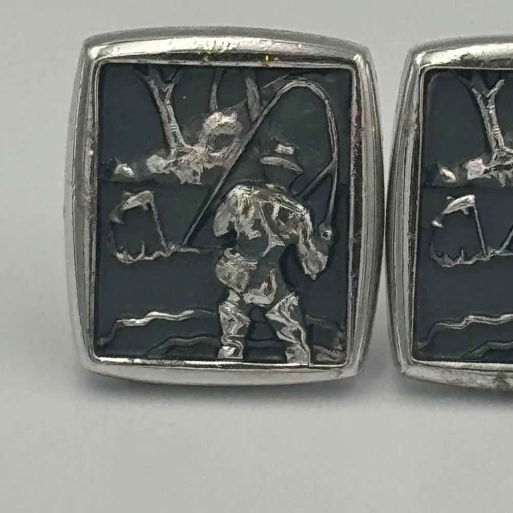 Unbranded cufflinks feature
