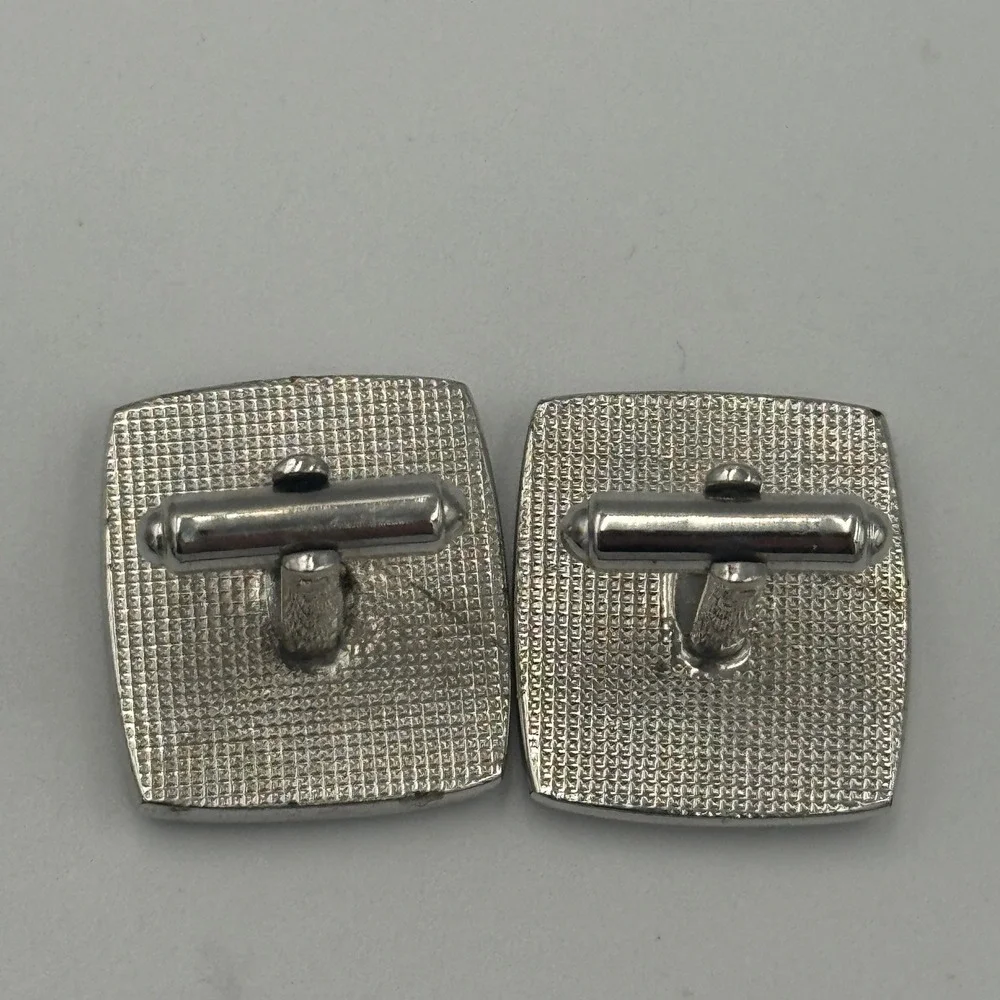 Unbranded cufflinks feature