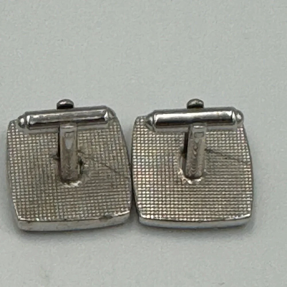 Unbranded cufflinks feature