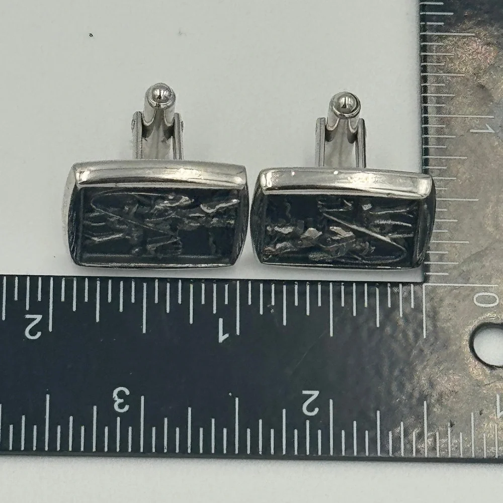 Unbranded cufflinks feature