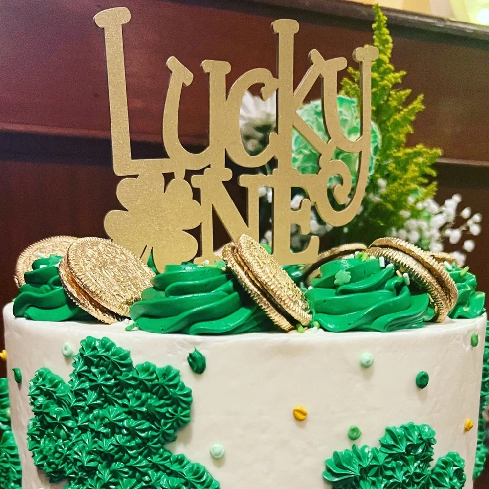 Gold Painter “Lucky One” Cake Topper