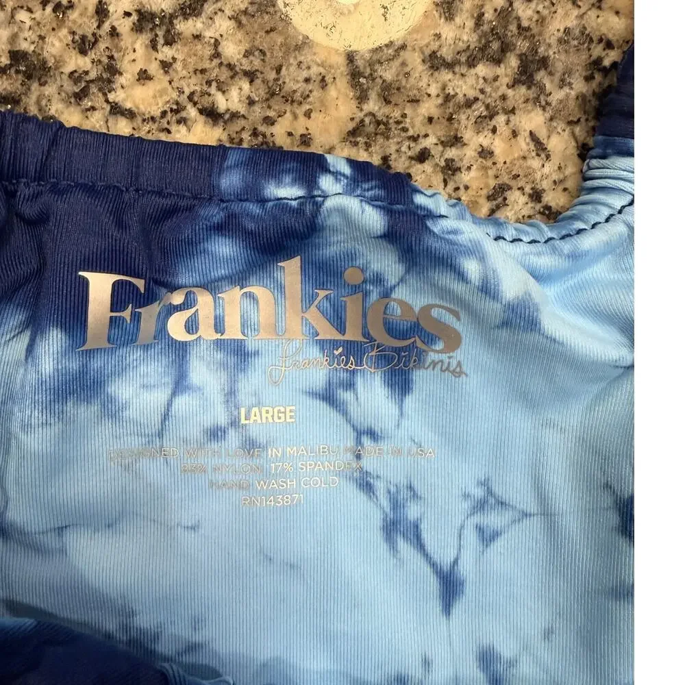 Frankies Bikinis placement slightly