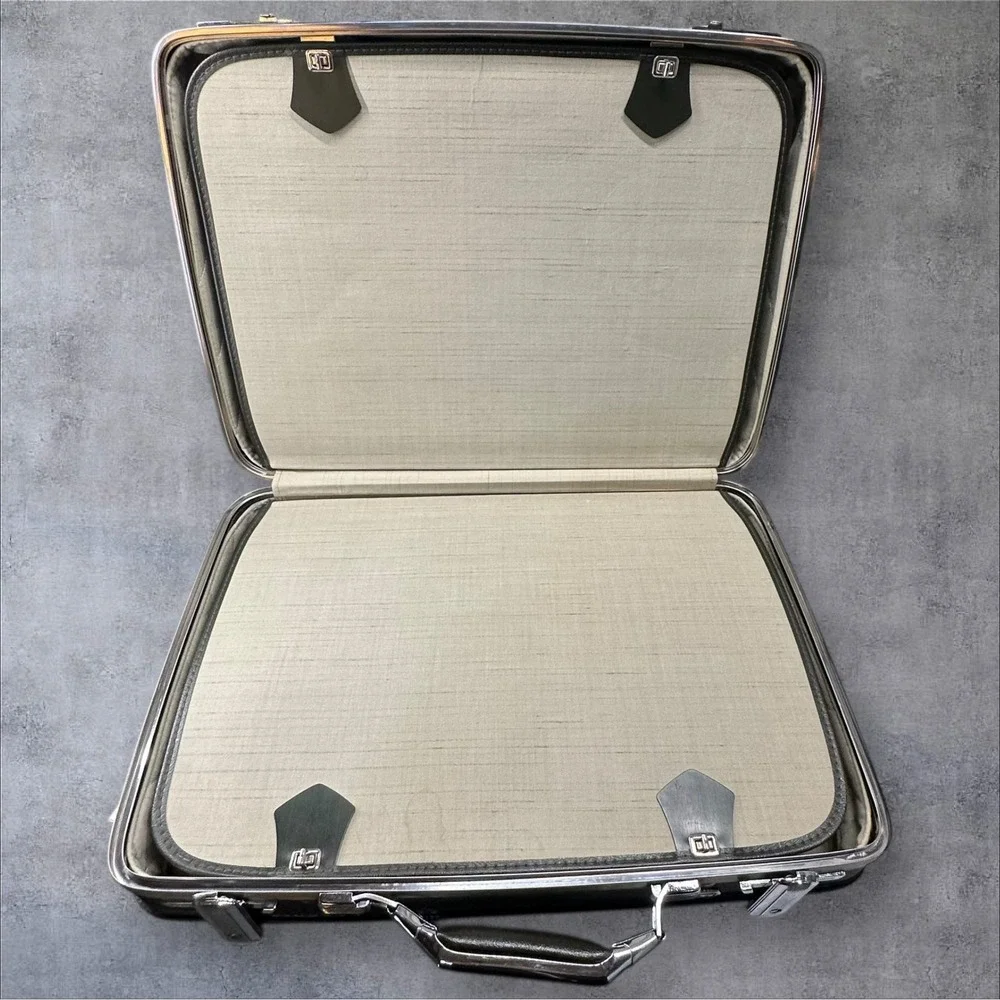American Tourister this vintage
