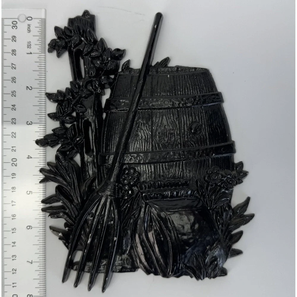 1976 Sexton Cast Iron Black Country Water‎ Barrel wall hanging vintage