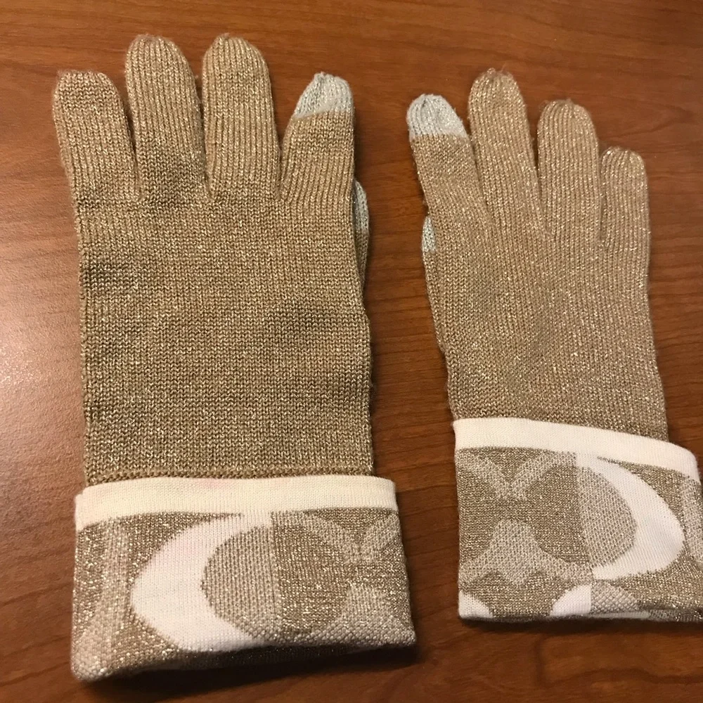 COACH Logo‎ C Tan Beige Shimmer Wool Touch Gloves