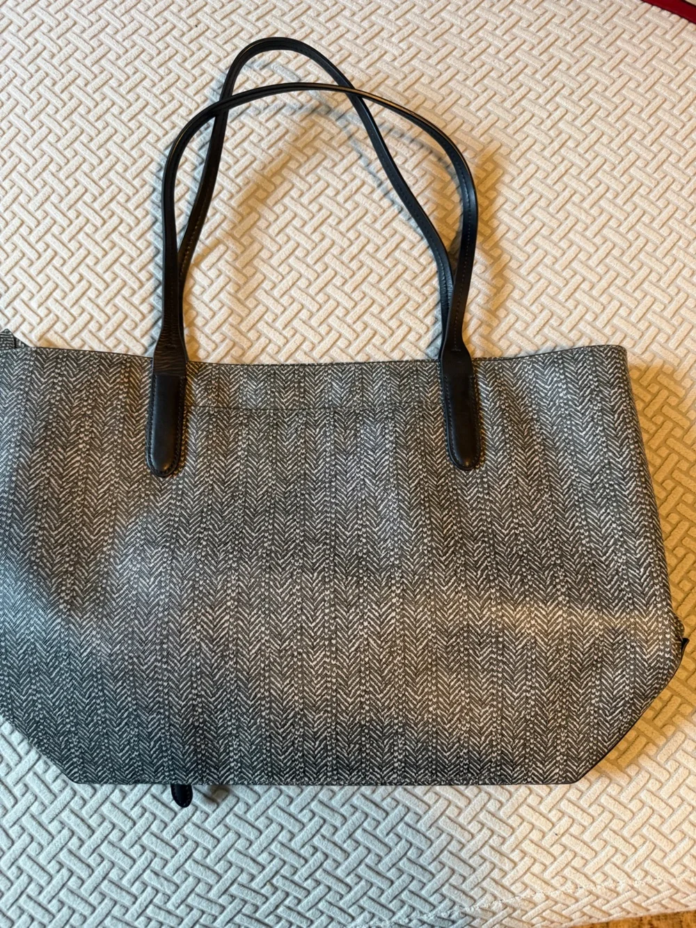 Tumi sleek black