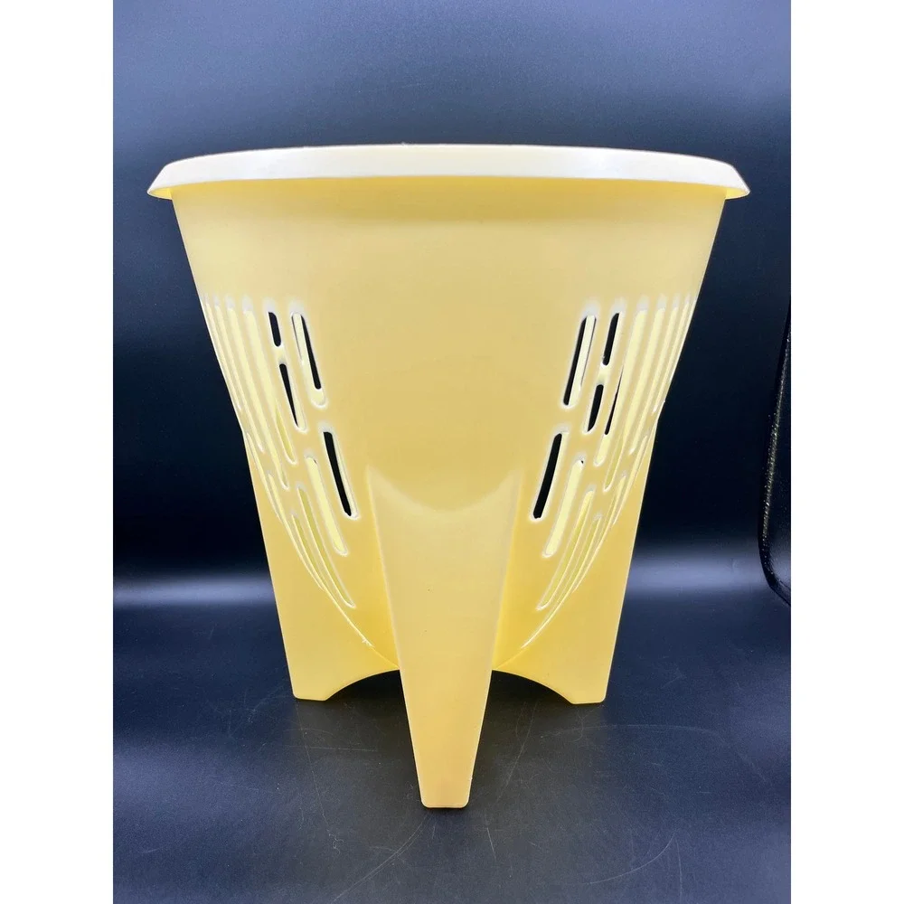 N/A vintage plastic