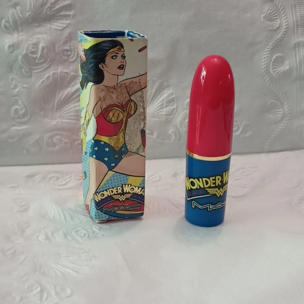MAC Limited Edition 2011 Wonder Woman Heroine Lipstick