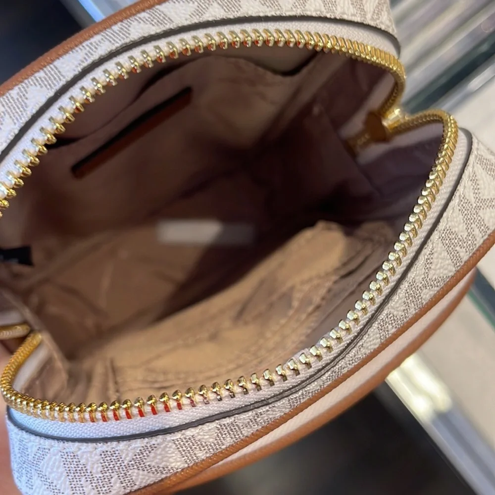 Michael Kors card polyurethane ease